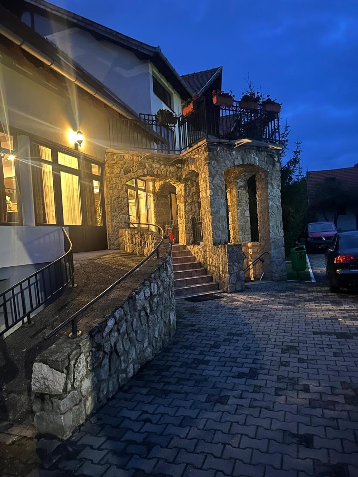 Pensiunea Casa Saxonia Risnov Exterior photo